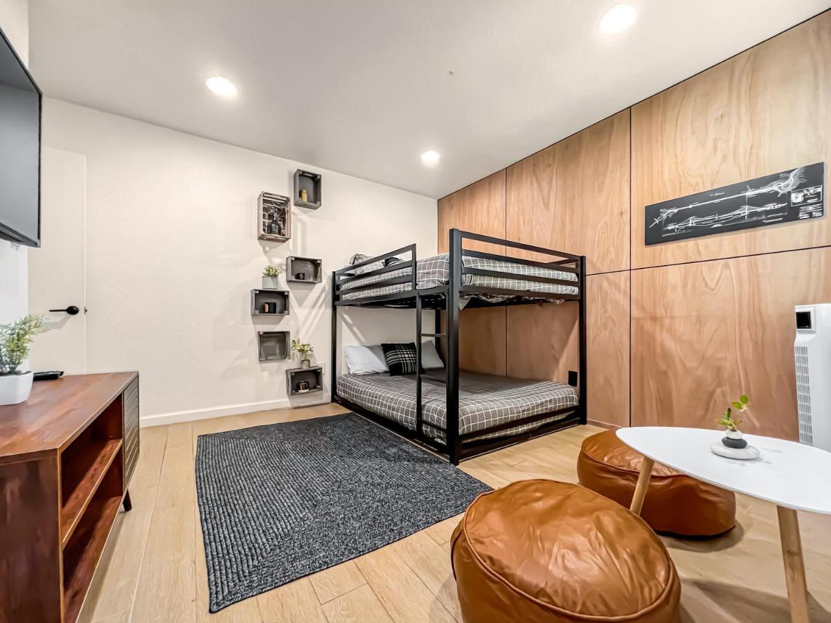 Open Airy Custom Designed Home - 2Kings - Sleeps 14 Houston Extérieur photo